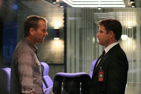 24: Jack (Kiefer Sutherland, L) and Lynn (Sean Astin, R) work together in the “Day 5: 11:00 AM-12:00 PM” episode that aired on Monday, Jan. 23 (9:00-10:00 PM ET/PT) on FOX. ©2006 Fox Broadcasting Co. Cr: Kelsey McNeal/FOX 24: Jack (Kiefer Sutherland, L) and Lynn (Sean Astin, R) work together in the “Day 5: 11:00 AM-12:00 PM” episode that aired on Monday, Jan. 23 (9:00-10:00 PM ET/PT) on FOX. ©2006 Fox Broadcasting Co. Cr: Kelsey McNeal/FOX