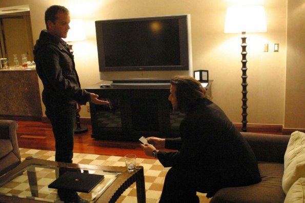 24:  Jack (Kiefer Sutherland, L) trades important information to Stoller (Henry Ian Cusick, R) in exchange for his help tracking a lead in the 24 episode "Day 5:  8:00 PM-9:00 PM" airing Monday, March 20 (9:00-10:00 PM ET/PT) on FOX.  ©2006 Fox Broadcasting Co.  Cr:  Kelsey McNeal/FOX