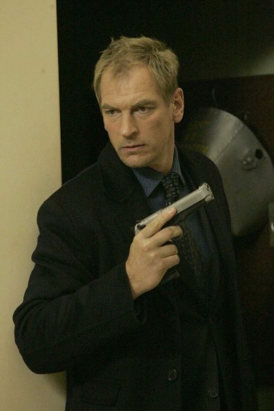 24: Bierko (Julian Sands) tries to release the sentox gas in the "Day 5: 9:00 PM - 10:00 PM" episode airing Monday, March 27 (9:00-10:00 PM ET/PT) on FOX. ©2006 Fox Broadcasting Co. Cr: Kelsey McNeal/FOX 24: Bierko (Julian Sands) tries to release the sentox gas in the "Day 5: 9:00 PM - 10:00 PM" episode airing Monday, March 27 (9:00-10:00 PM ET/PT) on FOX. ©2006 Fox Broadcasting Co. Cr: Kelsey McNeal/FOX