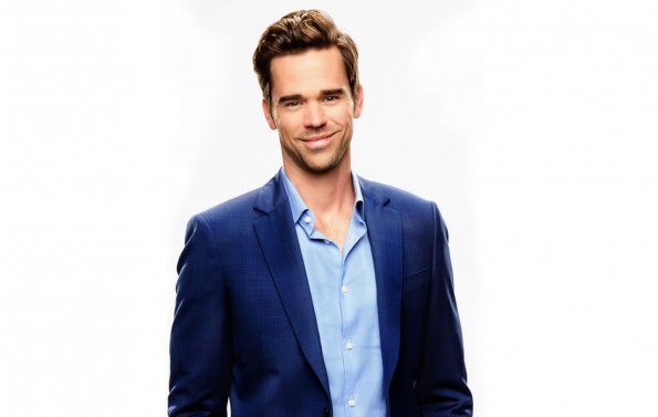 David Walton of the CBS series 9JKL that  premieres Oct. 2, 2017 on the CBS Television Network. Photo: Cliff Lipson/CBS ÃÂ©2017 CBS Broadcasting, Inc. All Rights Reserved