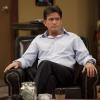 ANGER MANAGEMENT: Episode 1 (airing June 28, 9:00PM ET/PT) : Charlie Sheen in ANGER MANAGEMENT. CR: Greg Gayne / FX.
