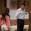ANGER MANAGEMENT: Episode 1 (airing June 28, 9:00PM ET/PT) : L-R: Charlie Sheen and Noureen DeWulf in ANGER MANAGEMENT. CR: Greg Gayne / FX.