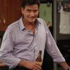 ANGER MANAGEMENT: Charlie Sheen. ANGER MANAGEMENT premieres June 28 on FX. CR: Greg Gayne / FX.