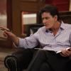 ANGER MANAGEMENT: Charlie Sheen. ANGER MANAGEMENT premieres June 28 on FX. CR: Greg Gayne / FX.