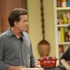 ANGER MANAGEMENT: Episode 2 : Charlie and the Slumpbuster (Airs June 28, 9:30 pm e/p) L-R: Charlie Sheen as Charlie Goodson and Selma Blair as Kate Wales. Photo: Prashant Gupta/FX Network