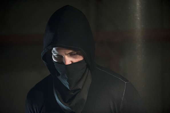 Arrow -- "Sara" -- Image AR302b_0114b -- Pictured: Stephen Amell as Oliver Queen -- Photo: Cate Cameron/The CW -- ÃÂ© 2014 The CW Network, LLC. All Rights Reserved.