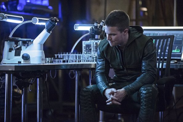 Arrow -- "Sara" -- Image AR302b_0375b -- Pictured: Stephen Amell as Oliver Queen -- Photo: Cate Cameron/The CW -- ÃÂ© 2014 The CW Network, LLC. All Rights Reserved.