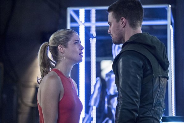 Arrow -- "Sara" -- Image AR302b_0402b -- Pictured (L-R): Emily Bett Rickards as Felicity Smoak and Stephen Amell as Oliver Queen -- Photo: Cate Cameron/The CW -- ÃÂ© 2014 The CW Network, LLC. All Rights Reserved.