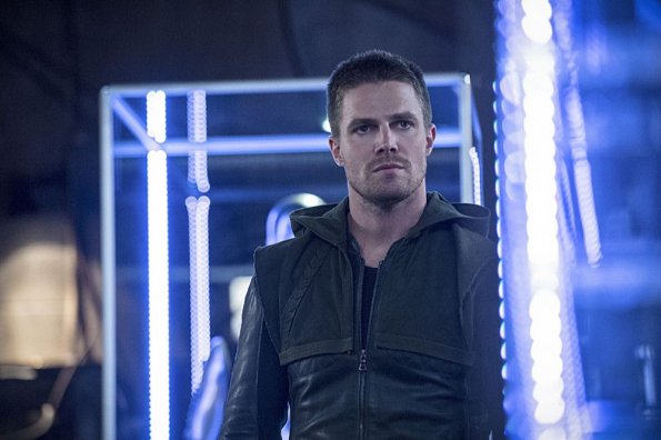 Arrow -- "Sara" -- Image AR302b_0406b -- Pictured: Stephen Amell as Oliver Queen -- Photo: Cate Cameron/The CW -- ÃÂ© 2014 The CW Network, LLC. All Rights Reserved.