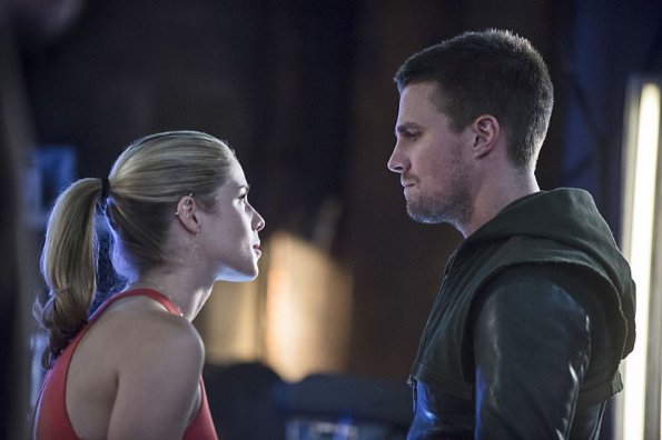 Arrow -- "Sara" -- Image AR302b_0431b -- Pictured (L-R): Emily Bett Rickards as Felicity Smoak and Stephen Amell as Oliver Queen -- Photo: Cate Cameron/The CW -- ÃÂ© 2014 The CW Network, LLC. All Rights Reserved.