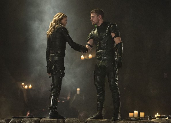 Arrow -- "Haunted" -- Image AR404B_0406b.jpg -- Pictured (L-R): Katie Cassidy as Black Canary and Stephen Amell as The Arrow -- Photo: Cate Cameron/ The CW -- é 2015 The CW Network, LLC. All Rights Reserved. Arrow -- "Haunted" -- Image AR404B_0406b.jpg -- Pictured (L-R): Katie Cassidy as Black Canary and Stephen Amell as The Arrow -- Photo: Cate Cameron/ The CW -- é 2015 The CW Network, LLC. All Rights Reserved.