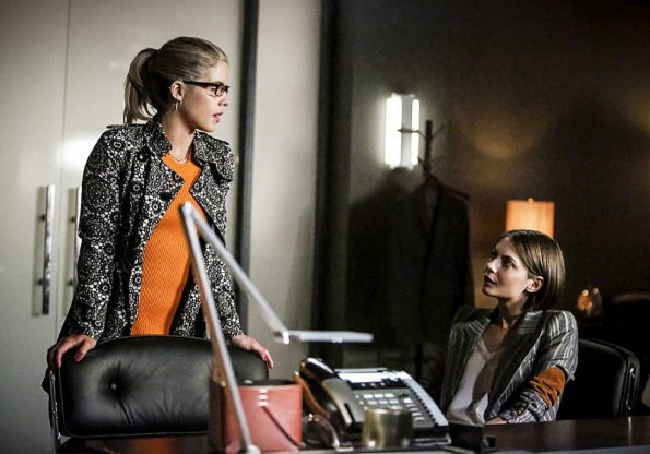 Arrow -- "The Recruits" -- Image AR502b_0121b.jpg -- Pictured (L-R): Emily Bett Rickards as Felicity Smoak and Willa Holland as Thea Queen -- Photo: Bettina Strauss/The CW -- ÃÂ© 2016 The CW Network, LLC. All Rights Reserved.