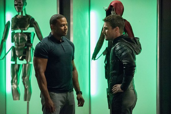 Arrow -- "Human Target" -- Image AR505a_0004.jpg -- Pictured (L-R): David Ramsey as John Diggle and Stephen Amell as Oliver Queen/The Green Arrow -- Photo: Dean Buscher/The CW -- ÃÂ© 2016 The CW Network, LLC. All Rights Reserved.