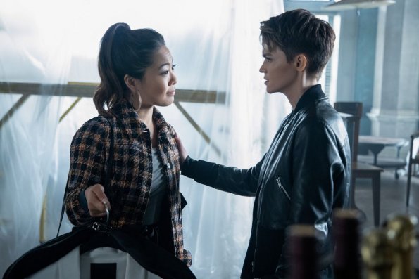 batwoman-episode-108-a-mad-teaparty-promotional-photo-01