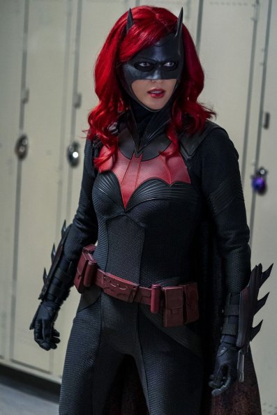 batwoman-episode-110-how-queer-everything-is-today-promotional-photo-04.jpg