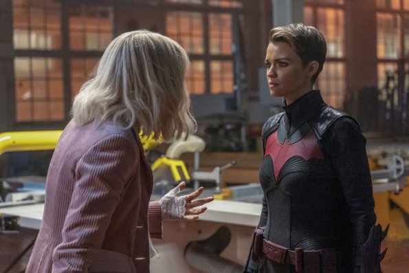 batwoman-episode-110-how-queer-everything-is-today-promotional-photo-07.jpg