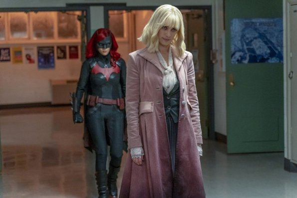 batwoman-episode-110-how-queer-everything-is-today-promotional-photo-08.jpg