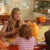 BEN AND KATE: Kate (Dakota Johnson, L), BJ (Lucy Punch, R) and Maddie (Maggie Elizabeth Jones, C) carve pumpkins in the &quot;Scaredy Kate&quot; episode of BEN AND KATE airing Tuesday, Oct. 30 (8:30-9:00 PM ET/PT) on FOX. &#xa9;2012 Fox Broadcasting Co. Cr: Jennifer Clasen/FOX