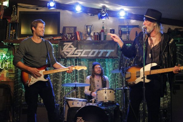 BEN AND KATE: Will (guest star Geoff Stults, L) performs with his band, ZZ Scott, in the "Guitar Face" episode of BEN AND KATE airing Tuesday, Nov. 27 (8:30-9:00 PM ET/PT) on FOX. ©2012 Fox Broadcasting Co. Cr: Jennifer Clasen/FOX BEN AND KATE: Will (guest star Geoff Stults, L) performs with his band, ZZ Scott, in the "Guitar Face" episode of BEN AND KATE airing Tuesday, Nov. 27 (8:30-9:00 PM ET/PT) on FOX. ©2012 Fox Broadcasting Co. Cr: Jennifer Clasen/FOX