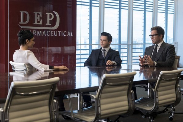 "The Devil, The Detail"-- Bull agrees to help the parents of a former employee sue a drug company when their son commits suicide during a drug trial. However, the task is complicated when the company brings in their own trial scientist, Arti Cander (Emmy Award winner Archie Panjabi), on BULL, Tuesday, Nov 14 (9:00-10:00 PM, ET/PT) on the CBS Television Network. Pictured L-R: Archie Punjabi as Arti Cander, Freddy Rodriguez as Benny Colón, and Michael Weatherly as Dr. Jason Bull Photo: David Giesbrecht/CBS é2017 CBS Broadcasting, Inc. All Rights Reserved "The Devil, The Detail"-- Bull agrees to help the parents of a former employee sue a drug company when their son commits suicide during a drug trial. However, the task is complicated when the company brings in their own trial scientist, Arti Cander (Emmy Award winner Archie Panjabi), on BULL, Tuesday, Nov 14 (9:00-10:00 PM, ET/PT) on the CBS Television Network. Pictured L-R: Archie Punjabi as Arti Cander, Freddy Rodriguez as Benny Colón, and Michael Weatherly as Dr. Jason Bull Photo: David Giesbrecht/CBS é2017 CBS Broadcasting, Inc. All Rights Reserved
