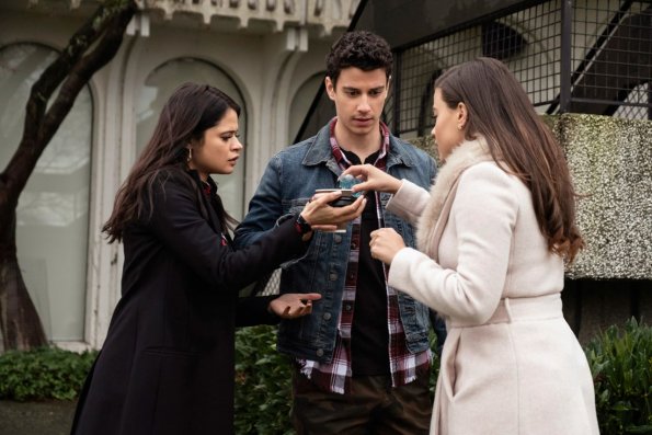 113_charmed_photo02