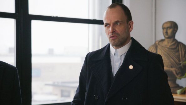 "Moving Targets" -- When a reality show contestant is murdered, Holmes and Watson zero in on another competitor as a suspect, a former war criminal who may be the most skilled killer they\'ve ever pursued. Also, for the first time since he attacked Sherlock, Shinwell reaches out to Joan to ask for a favor, on ELEMENTARY, Sunday, May 7 (10:00-11:00 PM, ET/PT) on the CBS Television Network. Series star Lucy Liu directed the episode.  Pictured Jonny Lee Miller as Sherlock Holmes Photo: Best Possible Screen Grab/CBS ÃÂ©2017 CBS Broadcasting, Inc. All Rights Reserved