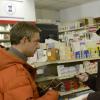 FARGO "The Rooster Prince" -- Episode 102 -- Airs Tuesday, April 22, 10:00 pm e/p) -- Pictured: (L-R) Martin Freeman as Lester Nygaard, Allison Tolman as Molly Solverson -- CR: Chris Large/FX