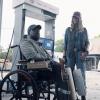 Daryl Mitchell as Wendell, Mo Collins as Sarah - Fear the Walking Dead _ Season 4, Episode 11 - Photo Credit: Ryan Green/AMC