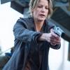 GRACEPOINT: Detective Ellie Miller (Anna Gunn) chases a suspect in "Episode Four" of GRACEPOINT airing Thursday, Oct. 23 (9:00-10:00 PM ET/PT) on FOX. ©2014 Fox Broadcasting Co. Cr: Ed Araquel/FOX