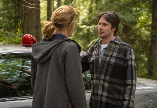 GRACEPOINT: Ellie (Anna Gunn, L) and Joe Miller (Josh Hamilton, R) reconcile after a fight in "Episode Seven" of GRACEPOINT airing Thursday, Nov. 13 (9:00-10:00 PM ET/PT) on FOX. ©2014 Fox Broadcasting Co. Cr: Ed Araquel/FOX GRACEPOINT: Ellie (Anna Gunn, L) and Joe Miller (Josh Hamilton, R) reconcile after a fight in "Episode Seven" of GRACEPOINT airing Thursday, Nov. 13 (9:00-10:00 PM ET/PT) on FOX. ©2014 Fox Broadcasting Co. Cr: Ed Araquel/FOX