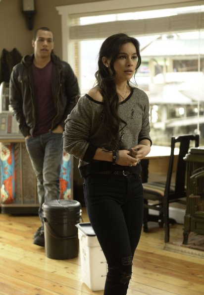 GRACEPOINT: Chloe Solano (Madalyn Horcher, R) is discovered skipping school in "Episode Eight" of GRACEPOINT airing Thursday, Nov. 20 (9:00-10:00 PM ET/PT) on FOX. Also pictured: Kendrick Sampson. ©2014 Fox Broadcasting Co. Cr: Ed Araquel/FOX