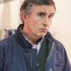 Steve Coogan as Thom in Happyish (Season 1, Episode 1). - Photo:  Mark Schafer/SHOWTIME - happyish_101_03360.R