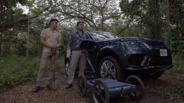"A Kiss Before Dying" - When the Dobermans dig up what appears to be a human bone, Magnum and Higgins assist Katsumoto investigate the murder of his former mentor, on MAGNUM P.I., Monday, March 11 (9:00-10:00 PM, ET/PT) on the CBS Television Network.  Roger E. Mosley, who portrayed T.C. on the original "Magnum, P.I.," guest stars as Booky, a Vietnam veteran and barber who offers sage advice and a great haircut. Pictured L-R: Jay Hernandez as Thomas Magnum and Tim Kang as Det. Gordon Katsumoto Photo: CBS ÃÂ©2019 CBS Broadcasting, Inc. All Rights Reserved