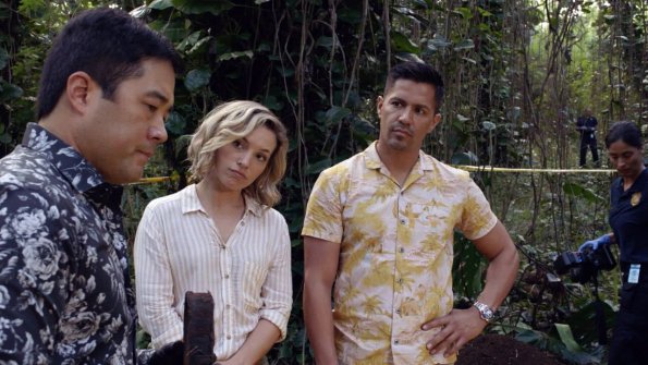 "A Kiss Before Dying" - When the Dobermans dig up what appears to be a human bone, Magnum and Higgins assist Katsumoto investigate the murder of his former mentor, on MAGNUM P.I., Monday, March 11 (9:00-10:00 PM, ET/PT) on the CBS Television Network.  Roger E. Mosley, who portrayed T.C. on the original "Magnum, P.I.," guest stars as Booky, a Vietnam veteran and barber who offers sage advice and a great haircut. Pictured L-R: Tim Kang as Det. Gordon Katsumoto, Perdita Weeks as Juliet Higgins, and Jay Hernandez as Thomas Magnum Photo: CBS ÃÂ©2019 CBS Broadcasting, Inc. All Rights Reserved