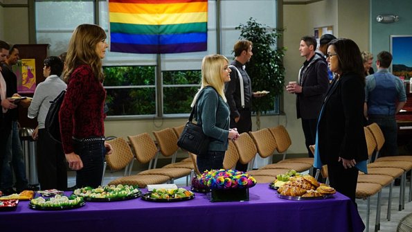 "Quaaludes and Crackerjack" -- In order to avoid her ex-boyfriend, Bonnie drags Christy to a new AA meeting, only to run into her ex-girlfriend, Jeanine, from 30 years ago, on MOM, Thursday, Feb. 4 (9:01-9:30 PM, ET, PT) on the CBS Television Network. Rosie O\'Donnell guest stars as Bonnie\'s ex-girlfriend, Jeanine. From left, Bonnie (Allison Janney), Christy (Anna Faris) and Jeanine (Rose O\'Donnell), shown. Photo: Monty Brinton/CBS ÃÂ©2015 CBS Broadcasting, Inc. All Rights Reserved