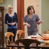 "Ocular Fluid and Fighting Robots" -- Christy\'s sponsor (Yvette Nicole Brown) challenges her to be nice to Bonnie at all costs, and Bonnie is convinced that Adam has stopped making an effort, on MOM, Thursday, date (9:01-9:30 PM ET/PT) on the CBS Television Network. Pictured Left to right: Anna Faris as Christy and Beth Hall as Wendy. Photo: Bill Inoshita/CBS. ÃÂ©2018 CBS Broadcasting, Inc. All Rights Reserved