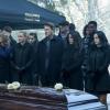 Riverdale -- "Chapter Thirty-Two: Prisoners" -- Image Number: RVD219b_0055.jpg -- Pictured (L-R): Madchen Amick as Alice, Lili Reinhart as Betty, Lochlyn Munro as Hal, Marisol Nichols as Hermione, Camila Mendes as Veronica and Mark Consuelos as Hiram -- Photo: Katie Yu/The CW -- ÃÂ© 2018 The CW Network, LLC. All Rights Reserved.