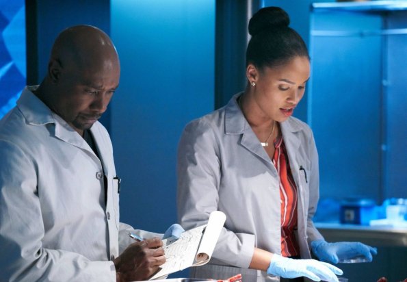 ROSEWOOD: Pictured L-R:  Morris Chestnut and guest star Joy Bryant in the "Dead Drops and Disentanglements" episode of ROSEWOOD airing Wednesday, April 13 (8:00-9:00 PM ET/PT) on FOX. ©2016 Fox Broadcasting Co. CR: Adam Taylor/FOX