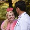SCREAM QUEENS: L-R: Abigail Breslin and John Stamos in the all-new “Drain the Swamp” season finale episode of SCREAM QUEENS airing Tuesday, Dec. 20 (9:00-10:00 PM ET/PT) on FOX. CR: Michael Becker / FOX. © 2017 FOX Broadcasting Co.