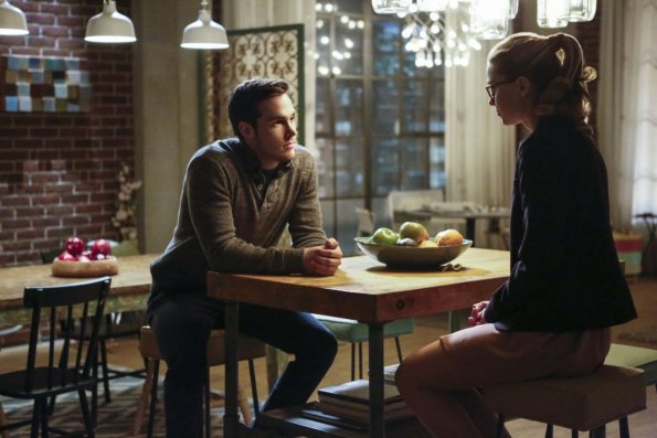 Supergirl -- "Supergirl Lives" -- SPG210b_0042.jpg -- Pictured (L-R): Chris Wood as Mike/Mon-El and Melissa Benoist as Kara/Supergirl -- Photo: Bettina Strauss /The CW -- ÃÂ© 2017 The CW Network, LLC. All Rights Reserved.