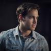 Supergirl -- "Star-Crossed" -- SPG216c_0246.jpg -- Pictured: Chris Wood as Mike/Mon-El -- Photo: Dean Buscher/The CW -- ÃÂ© 2017 The CW Network, LLC. All Rights Reserved