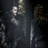 The 100 -- "The Tinder Box" -- Image HU405b_0019 -- Pictured (L-R): Zachary McGowan as Roan and Eliza Taylor as Clarke-- Credit: Katie Yu/The CW -- ÃÂ© 2017 The CW Network, LLC. All Rights Reserved