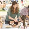 Ruth Wilson as Alison and Kaija Matis as Mary-Kate in The Affair (season 1, episode 2). - Photo: Mark Schafer/SHOWTIME - Photo ID:  TheAffair_102_7815