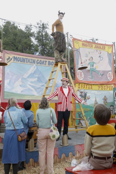 the-kids-are-alright-episode-121-mikes-award-promotional-photo-03