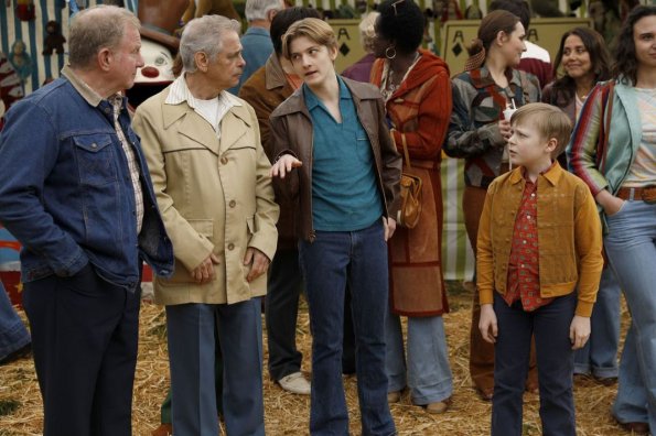 the-kids-are-alright-episode-121-mikes-award-promotional-photo-05