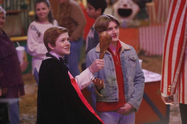 the-kids-are-alright-episode-121-mikes-award-promotional-photo-39