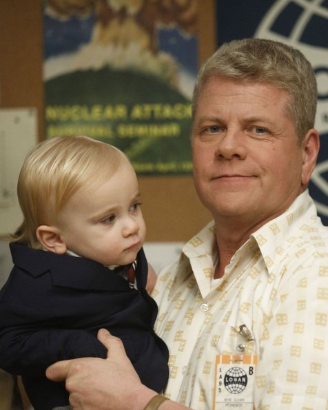 the-kids-are-alright-episode-121-mikes-award-promotional-photo-43