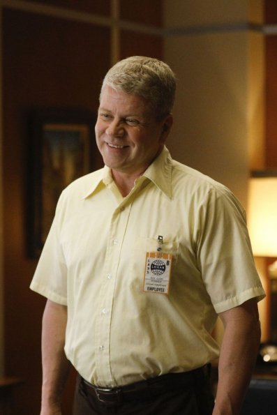 the-kids-are-alright-episode-121-mikes-award-promotional-photo-46