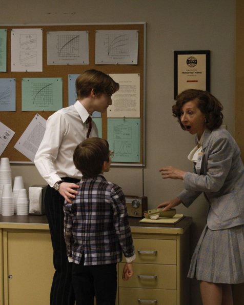 the-kids-are-alright-episode-121-mikes-award-promotional-photo-49