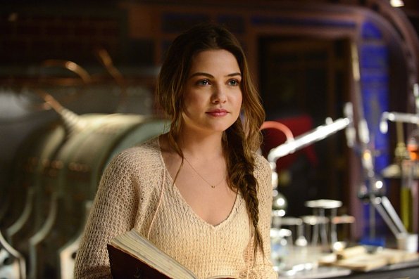 The Originals -- "Save My Soul" -- Image Number: OR216a_499.jpg -- Pictured: Danielle Campbell as Davina -- Photo: Guy D\'Alema/The CW -- ÃÂ© 2015 The CW Network, LLC. All rights reserved.